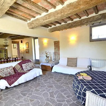 Sleeps 4 Pool Wifi