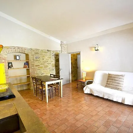 Sleeps 4 Pool Wifi Apartment *